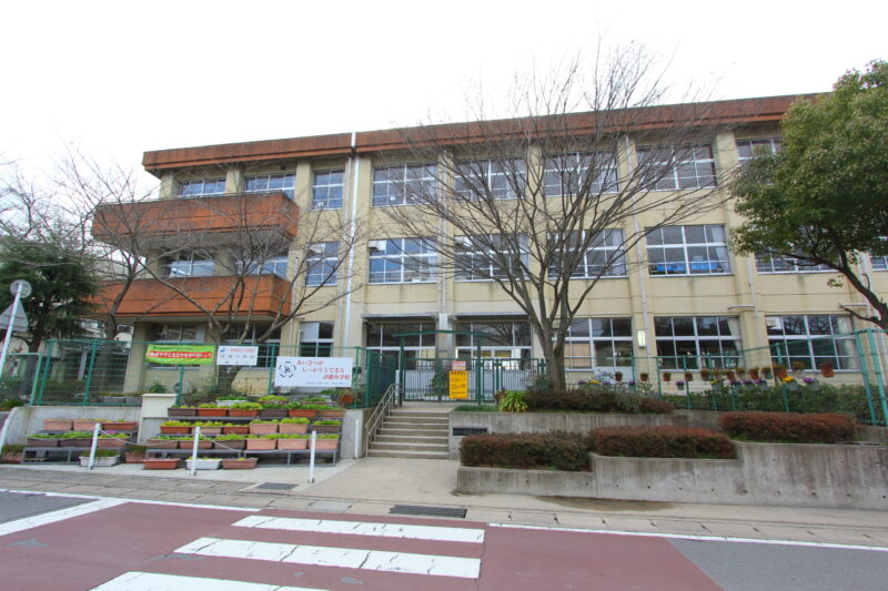 詳徳小学校